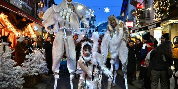 Déambulation sur échasse lumineuse