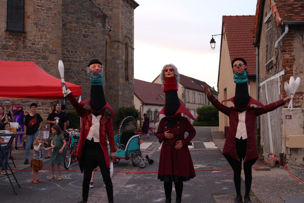 Spectacles De Rue Dépassement autorisé — spectacle de rue burlesque et acrobatique ...